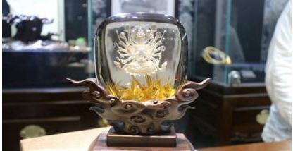 >快讯>预热国际水晶节 南京图书馆展出80余件大师级水晶藏品