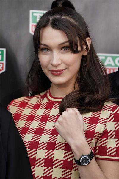 近日,貝拉哈蒂德(bella hadid)出席泰格豪雅(tag heuer)品牌東京銀座